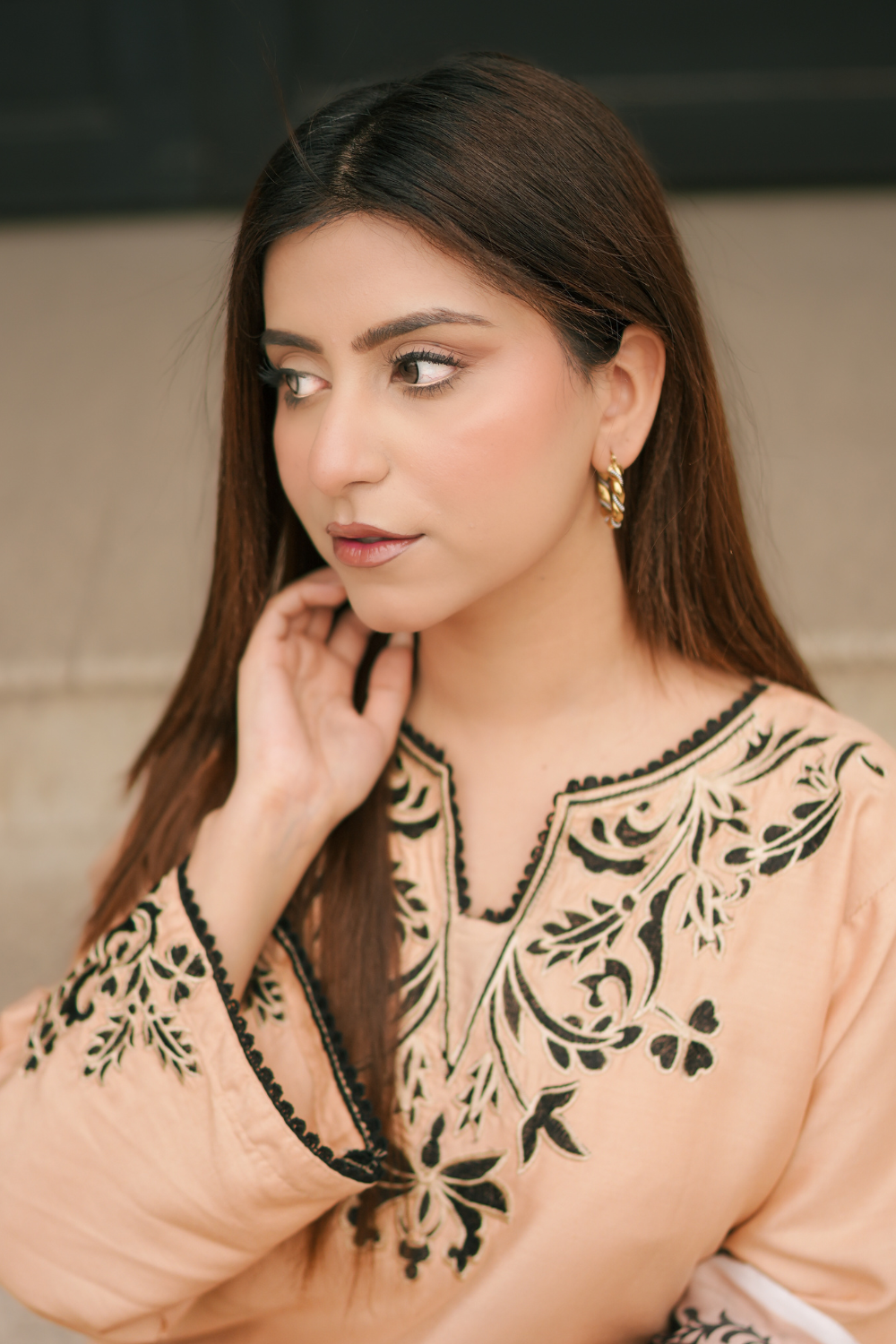 Graneut Embroidered 3-Piece