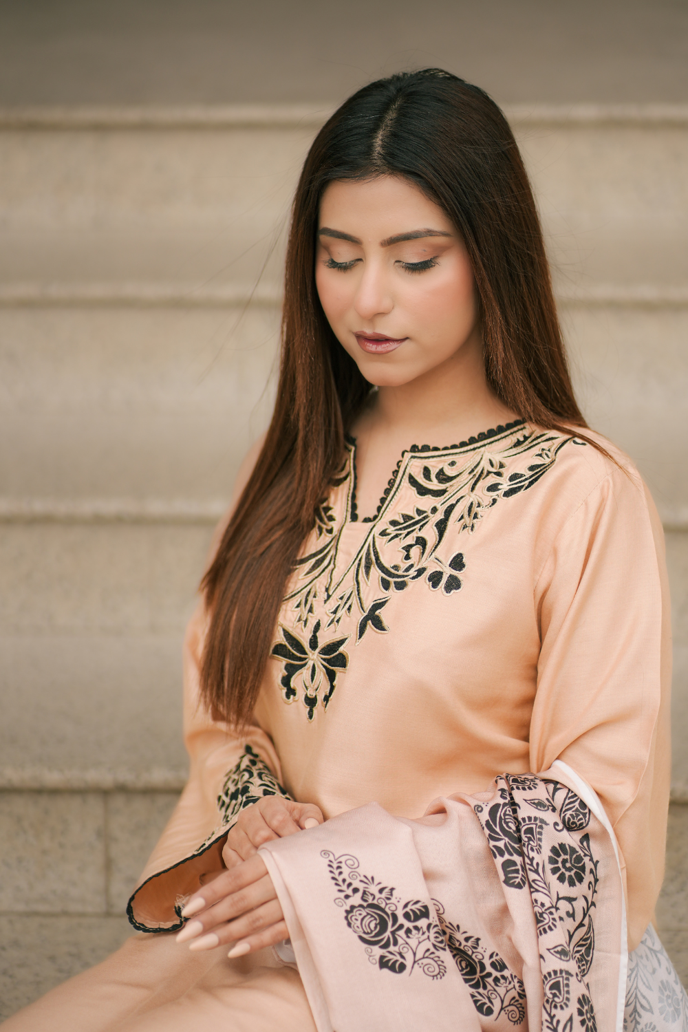 Graneut Embroidered 3-Piece