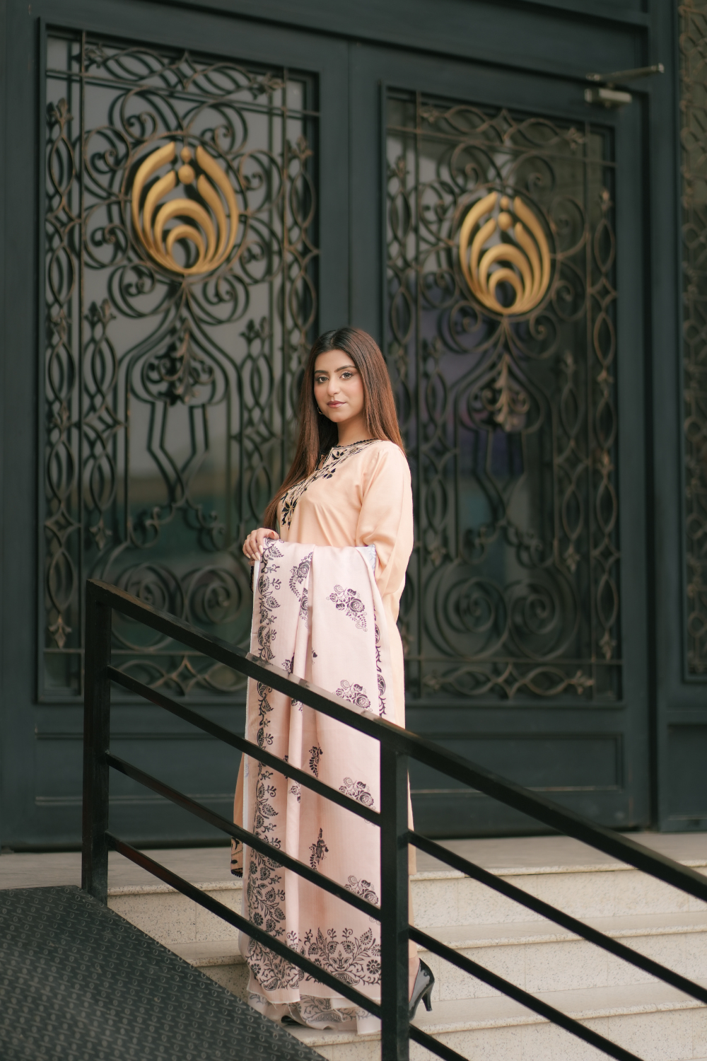 Graneut Embroidered 3-Piece