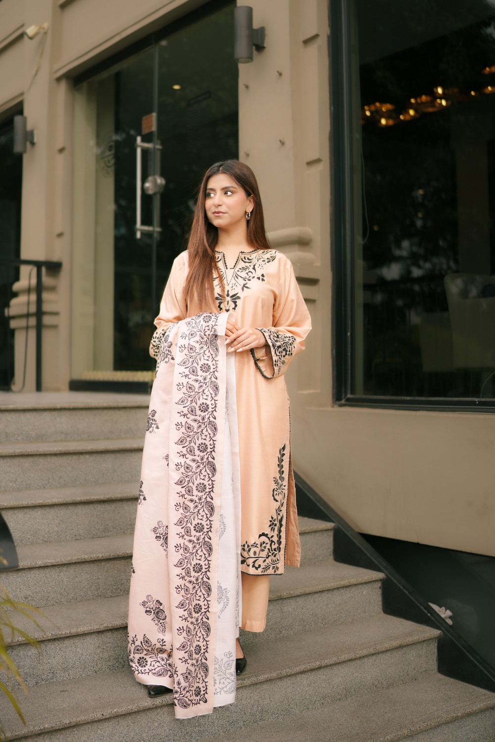 Graneut Embroidered 3-Piece