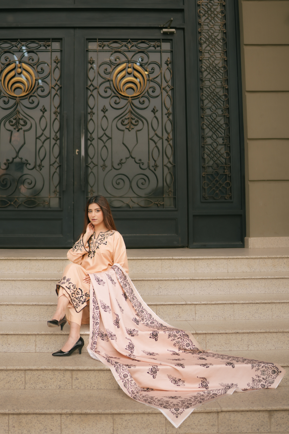 Graneut Embroidered 3-Piece