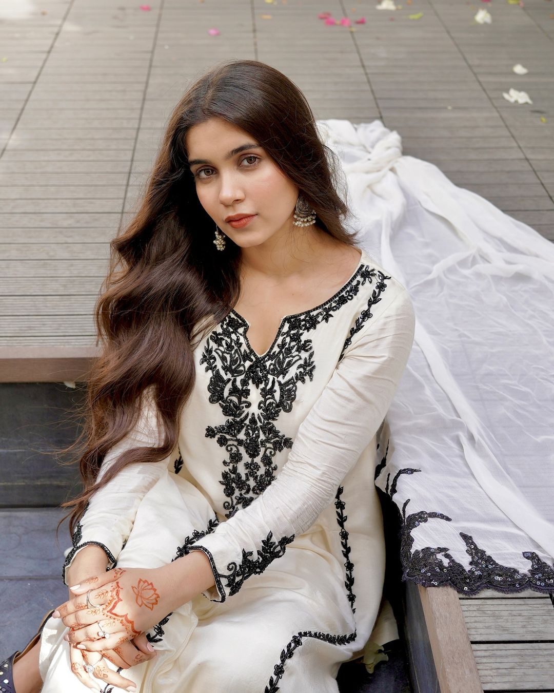 Nargis-e-Safaid 3pcs