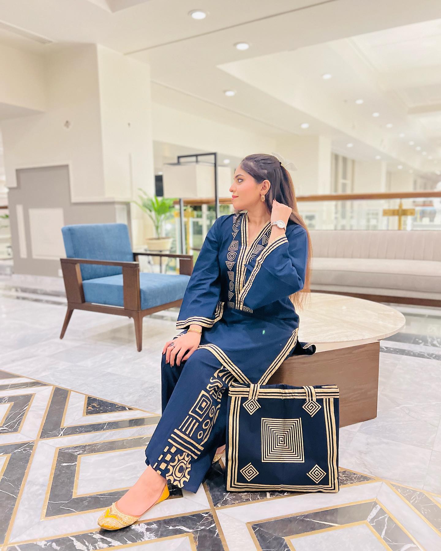 Blue Pyramid 2 pc + Free Gifted Bag