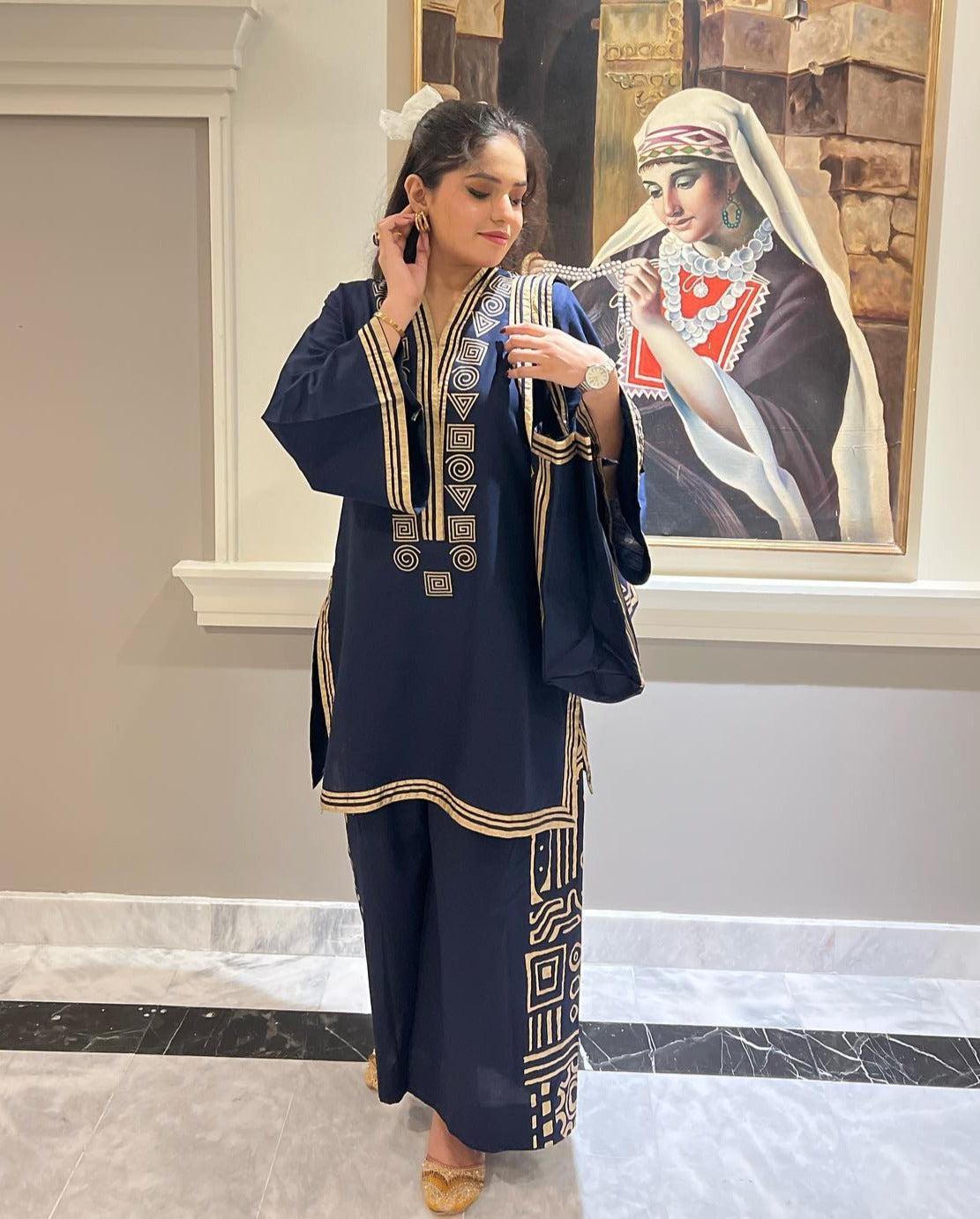 Blue Pyramid 2 pc + Free Gifted Bag